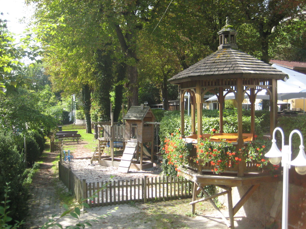 Kinderfreundlicher Biergarten Gesucht Im Gasthof Hinterbruhl Gefunden