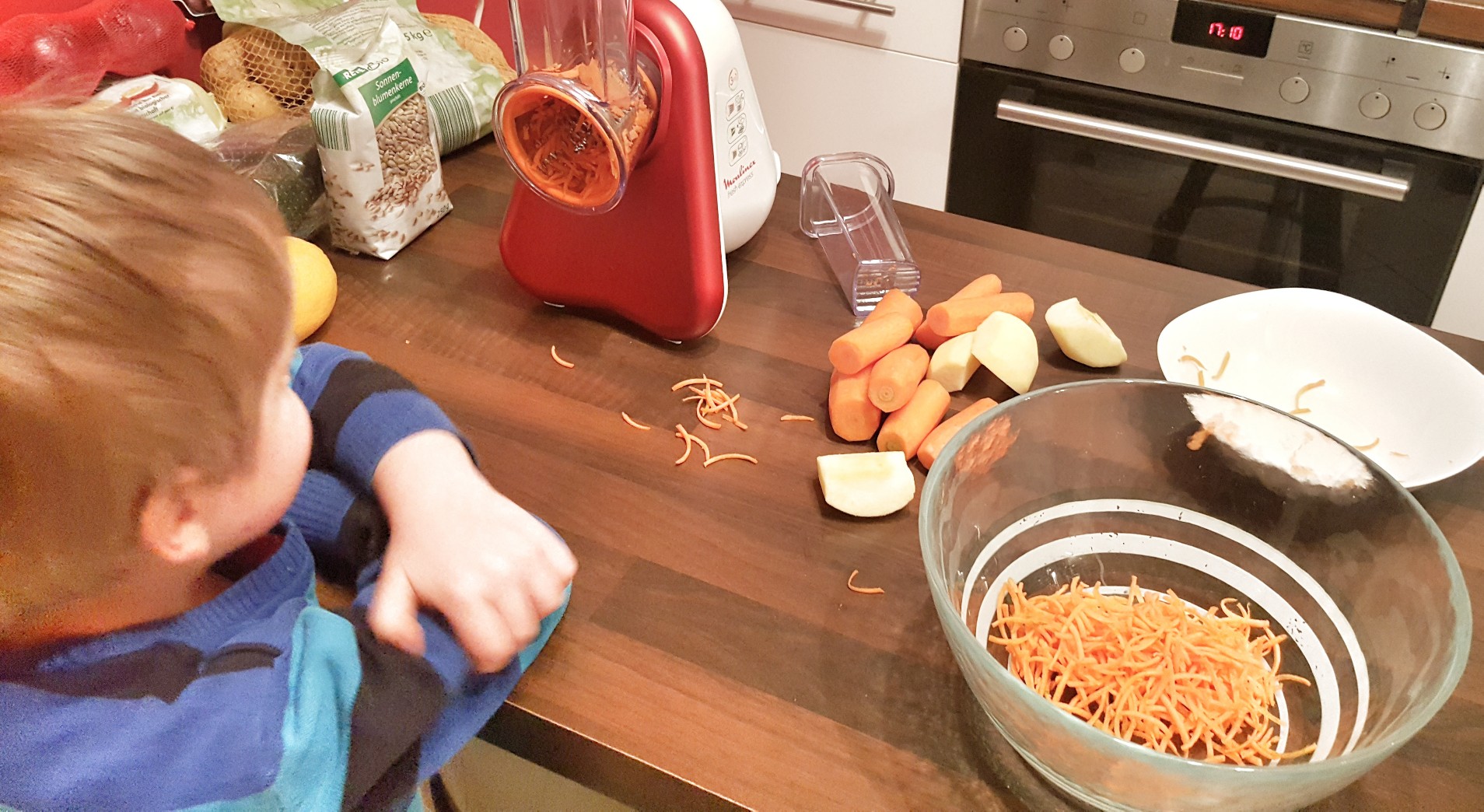 Karotten-Apfelsalat zur Spätzlpfanne - Rezept