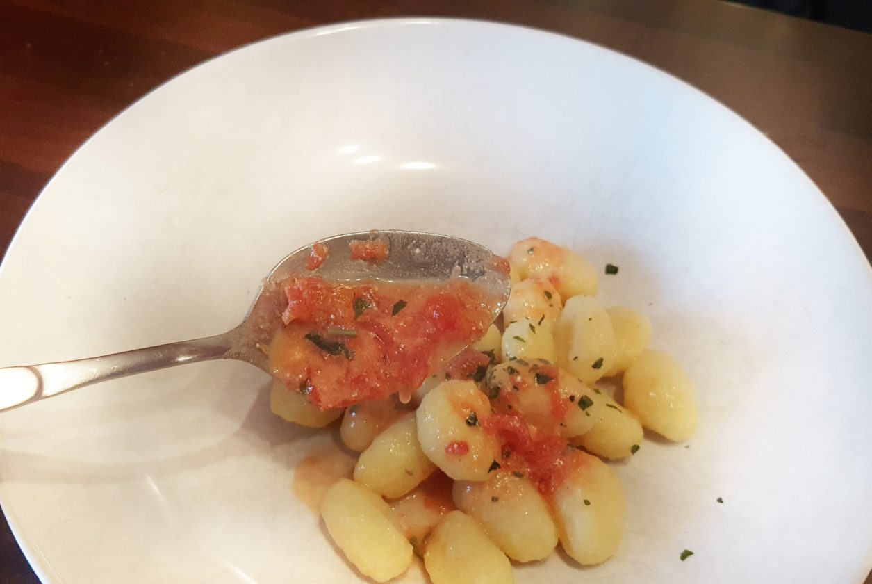 Entspannte Menüplanung und Familienrezept Gnocchi mit Tomatensauce