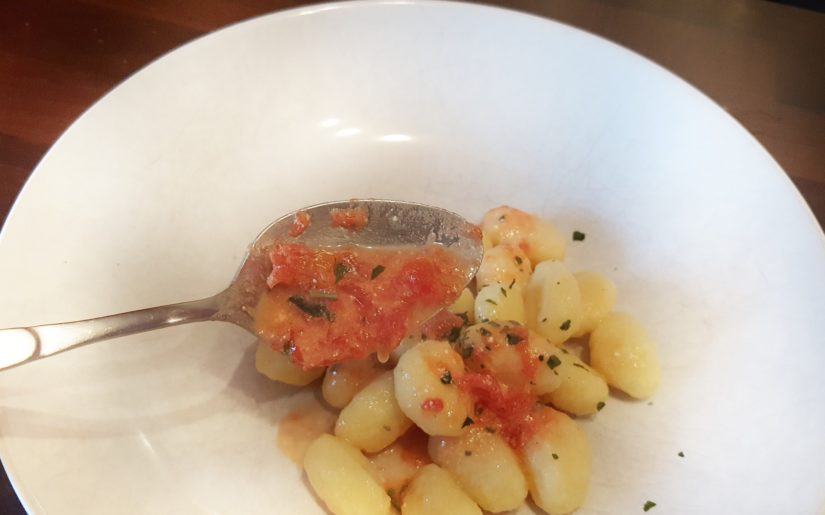 Entspannte Menüplanung und Familienrezept Gnocchi mit Tomatensauce