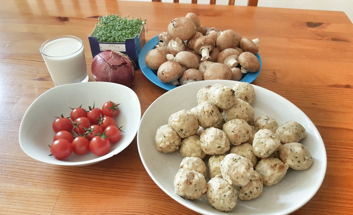 Semmel-Knödelinos mit Champignonrahmsauce - Mama im Spagat