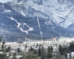 Blick auf die Skipisten in Garmisch.
